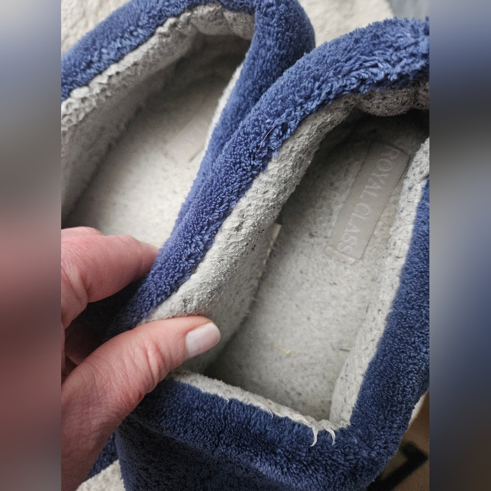 🖤 3/$15 Blue Slippers, Size 7/8 - Picture 5 of 7
